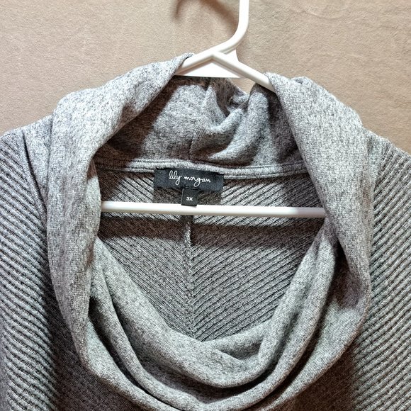 Woman's plus size sweater with cowl neck - Picture 3 of 4